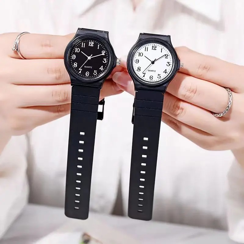 Silicone Band Women - ساعة يد نسائية بسيطة كوارتز مقاومة